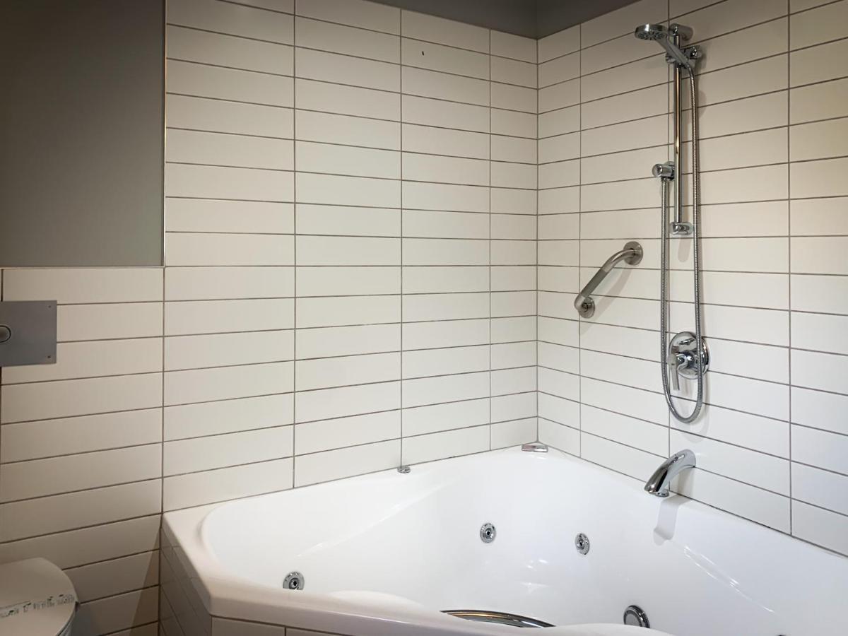 Beaches Nelson Exterior photo A shower over a bathtub