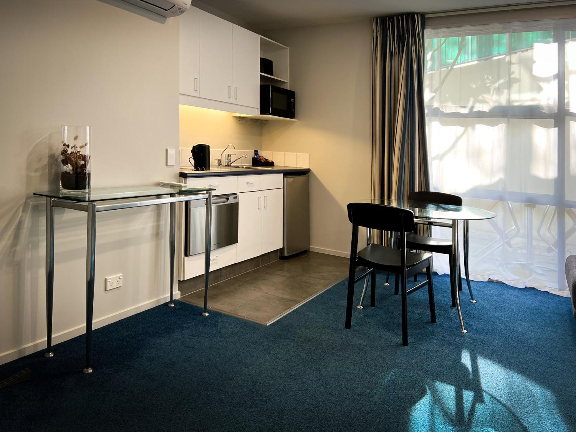 Beaches Nelson Exterior photo A typical studio apartment