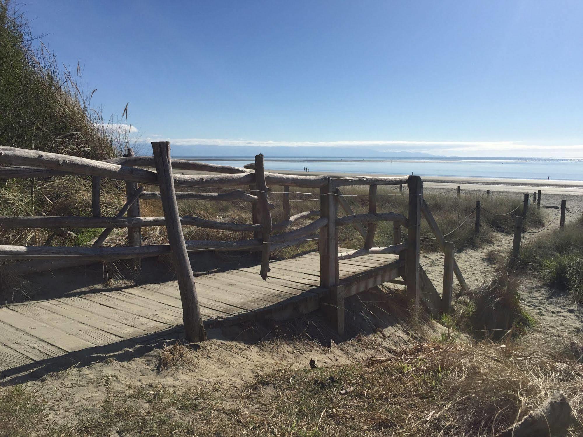 Beaches Nelson Exterior photo The boardwalk at the beach