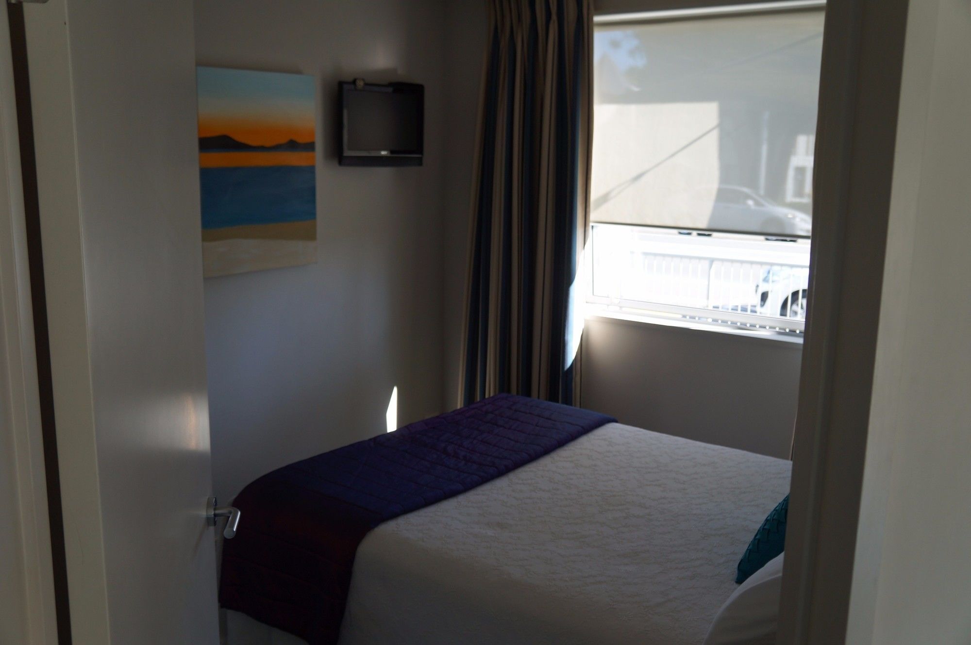 Beaches Nelson Exterior photo A bedroom in a student apartment